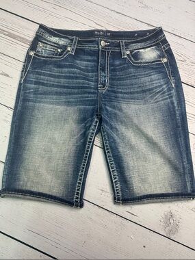 Womens Miss Me Curvy Bermuda Shorts  Size 32